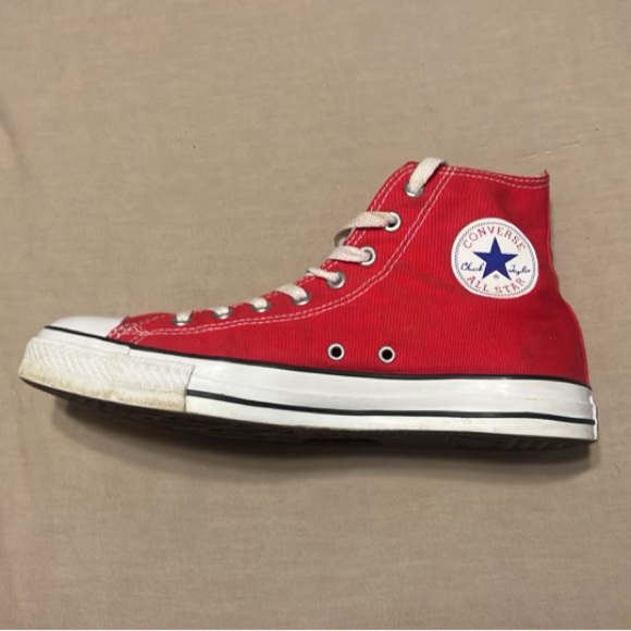 Red 9.5 Converse - Picture 2 of 4